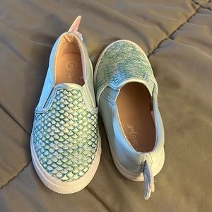 Cat&jack mermaid shoes. Never used!